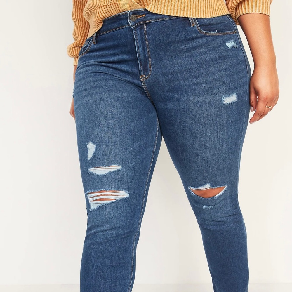 PreOwned OldNavy Power Slim Straight Distressed Denim Jeans FREE GIFT!!!